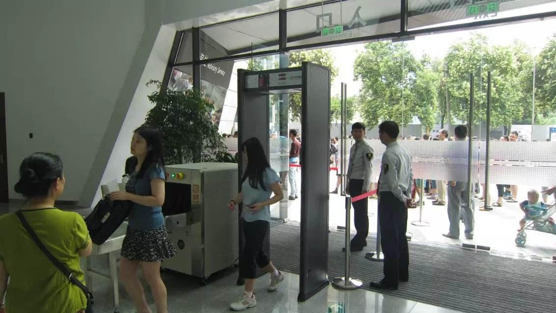通道式x光安檢機(jī)的是如何運行的