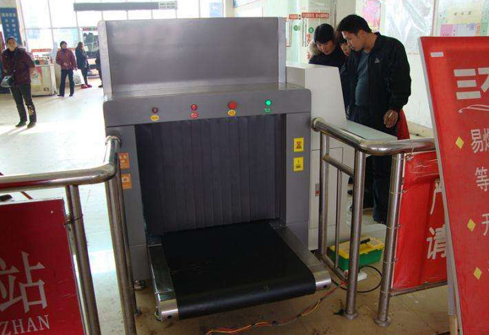 車站啟動(dòng)安檢機(jī)